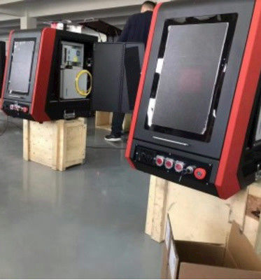 MAXレーザーソース 3D 閉ざされたタイプCNCマーク 彫刻 切断機械 110*110mmマークエリアの金銀金属