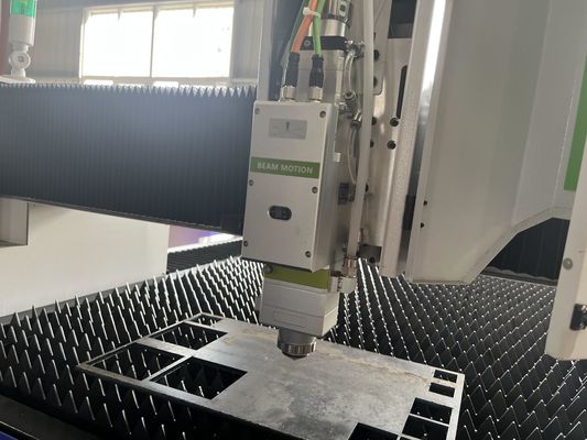 MAX/RAYCUS/IPGレーザー切断機 1500x3000mm CYPCUT制御ソフトウェアとSMC-日本減圧バルブ