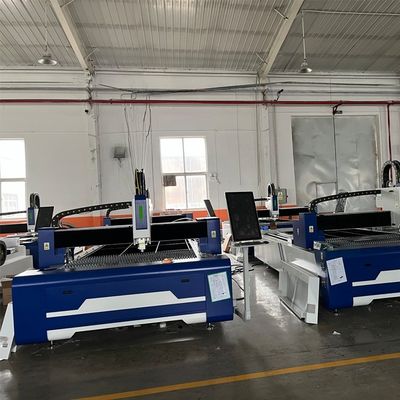 O2制御バルブ 高安定性 6kw 3015 鉄鋼金属板のためのファイバーレーザー金属切断機