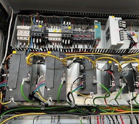 6015 CNCチューブレーザーカットパイプファイバーレーザー切断機械